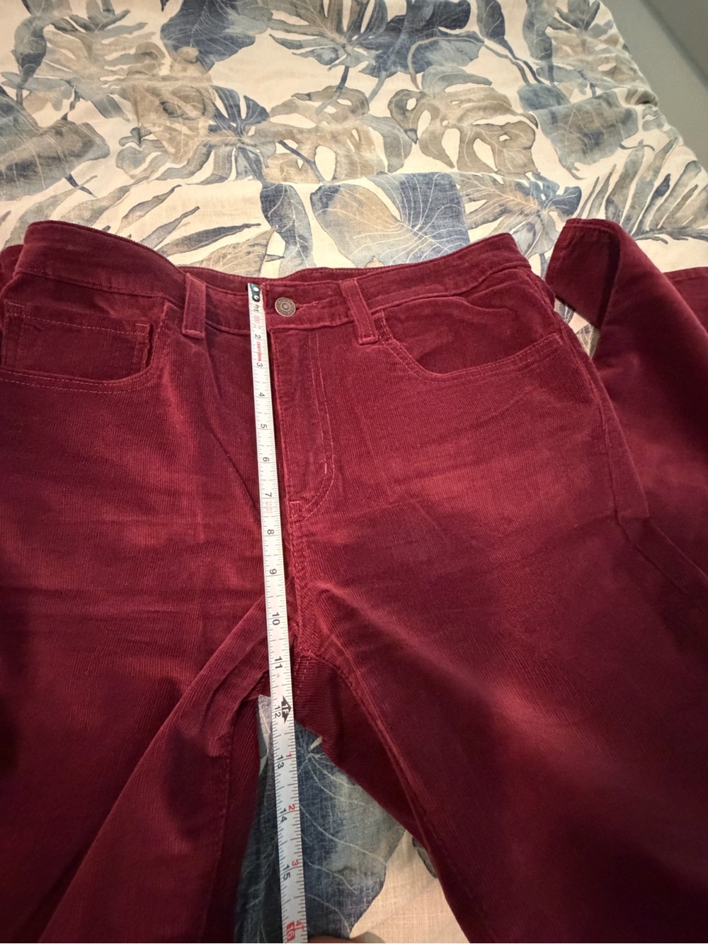 *LIKE NEW* LEVI’s 725 High Rise Bootcut Corduroy Bootcut Pants, cranberry - Picture 5 of 9